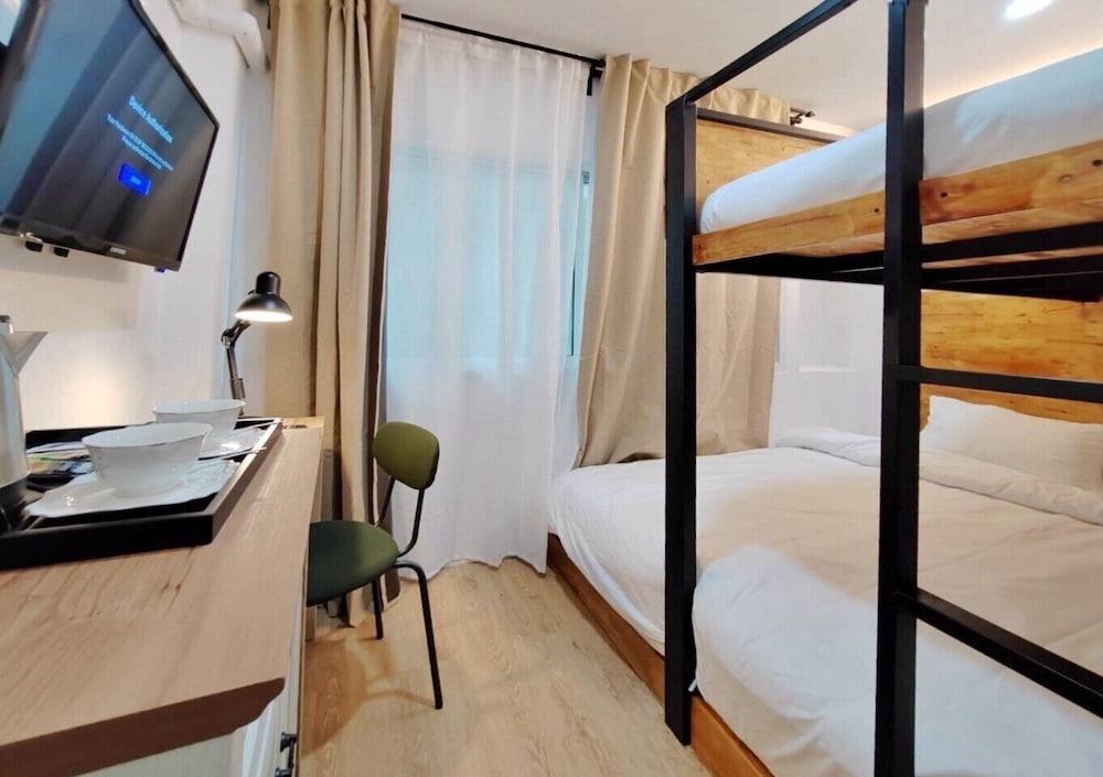 The Motuga Hostel Bangkok - Tap to explore photos