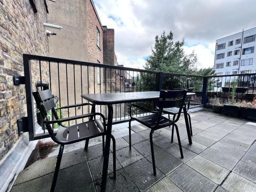 Luxury 2-bedroom Flat in Camden - Tap to explore photos