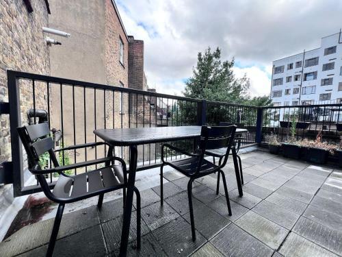 Luxury 2-bedroom Flat in Camden - Tap to explore photos