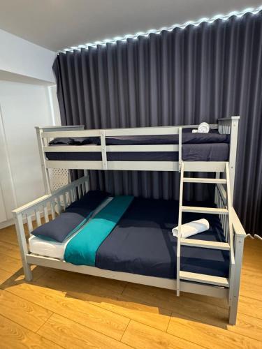 Luxury Apartment Sleep 6 in Piccadilly Circus - Tap to explore photos