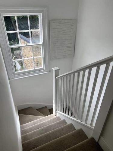 Stunning two bed flat in angel - Tap to explore photos