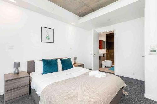 Luxury Apt 3min walk to London Excel,City Hall, O2 - Tap to explore photos