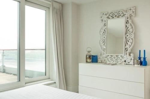 Luxury Panoramic 3 bed with private terrace - Tap to explore photos
