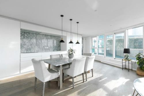 Luxury Panoramic 3 bed with private terrace - Tap to explore photos