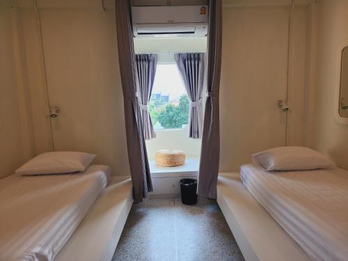 Line Bangkok Hostel Room Type - Bed in 4-Bed Female Dormitory Room