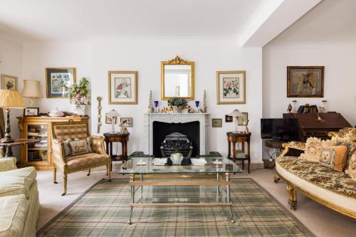 The Chelsea Flower - 1 Bedroom with Terrace in Chelsea - Tap to explore photos