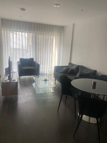 Luxury stay near O2 and canary wharf - Tap to explore photos