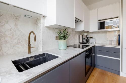 Luxury flat on Fulham/Chelsea border - Tap to explore photos