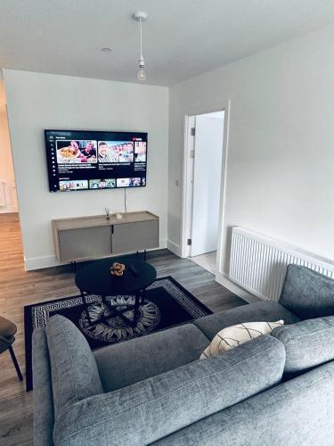 Luxury 2 Bedroom Apartment - Canning Town - Tap to explore photos