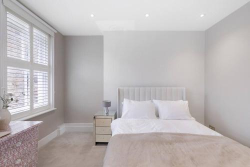 Luxury flat in Marylebone - Tap to explore photos