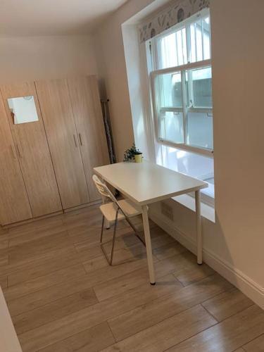 Luxury 2 Bedroom apartment in King's Cross - Tap to explore photos