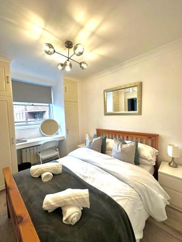 Apartment in Central London - 24 7 Security - Tap to explore photos