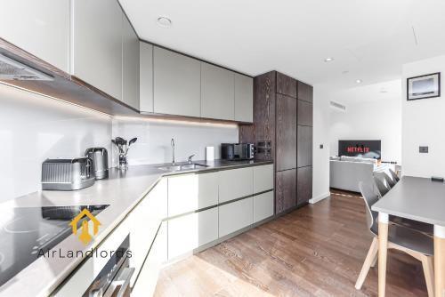 Modern 1 bedroom flat in the Heart of Battersea - Tap to explore photos