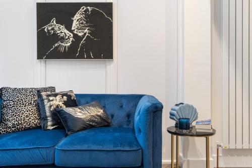 Modern 2 Bedroom APT 3 min walk to Tube station - Tap to explore photos