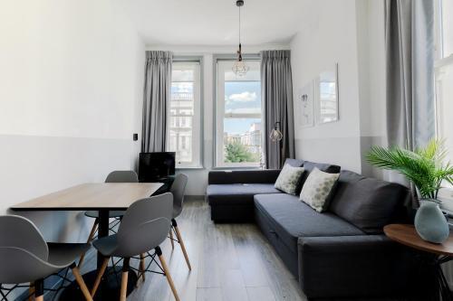 Modern Kensington Apartments - Tap to explore photos