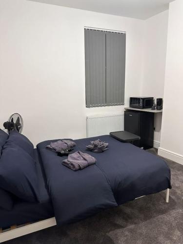 Modern Central London Room Zone1 - Tap to explore photos
