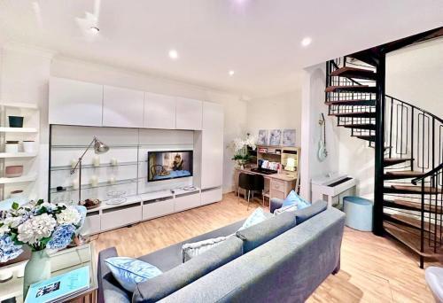 The Tiffany Suite - Gorgeous London Duplex - Tap to explore photos