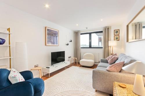 Modern Central 1 bed Wimbledon pad - Tap to explore photos
