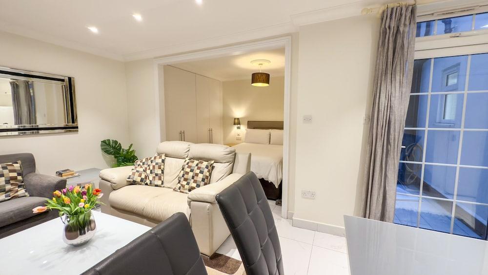 Marylebone Executive Apartments - Tap to explore photos