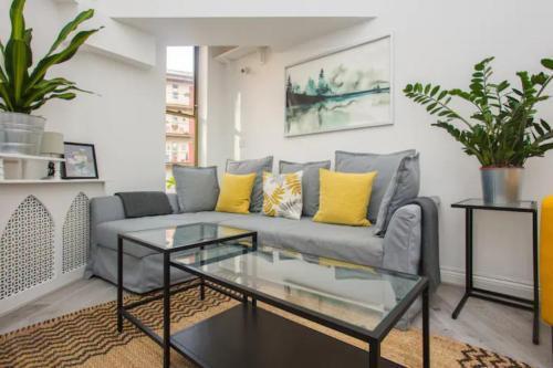 Modern & Spacious 2BD Apartment in Limehouse - Tap to explore photos