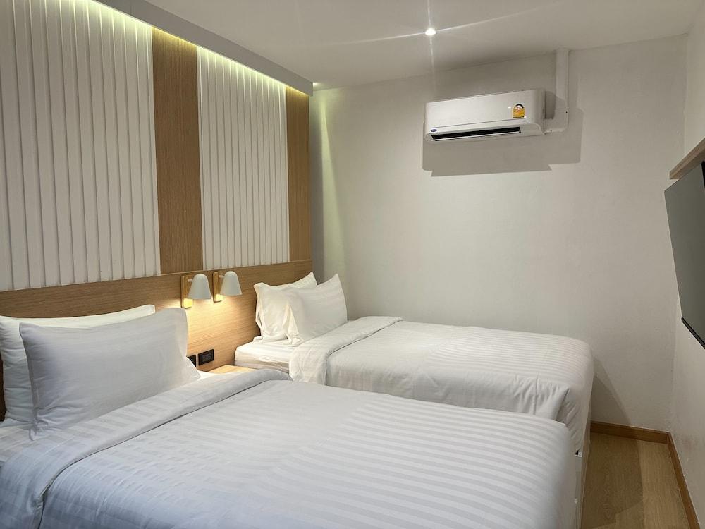 Winston Hotel Room Type - Economy Twin Room, No Window, Non-Smoking