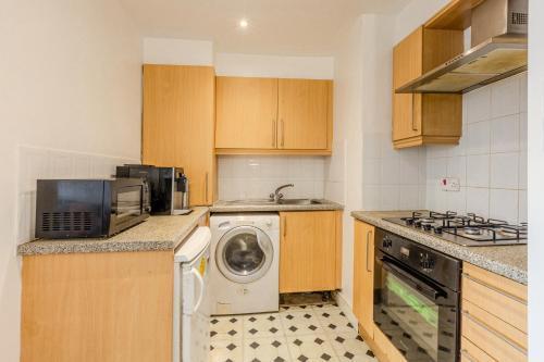 Peaceful 1BR near Canary Warf, 2min Thames River - Tap to explore photos