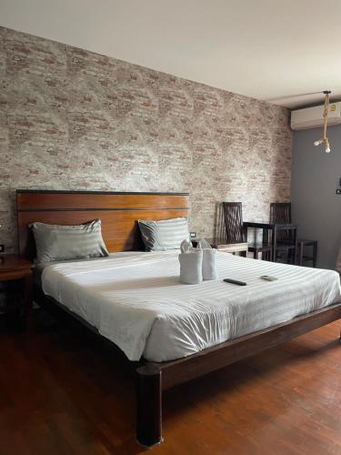 Retro guesthouse - Tap to explore photos