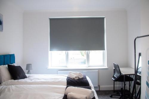 Wembley Stadium Central Modern & Cozy Apartment - Tap to explore photos