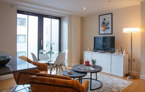Westminster 1 bed apt with terrace - Tap to explore photos