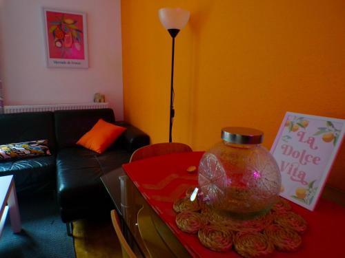Paddington, Orange Apartment - Center London - Tap to explore photos