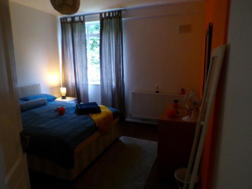 Paddington, Orange Apartment - Center London - Tap to explore photos