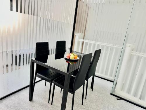 Westferry Two-Bedroom Deluxe Apartment - Tap to explore photos