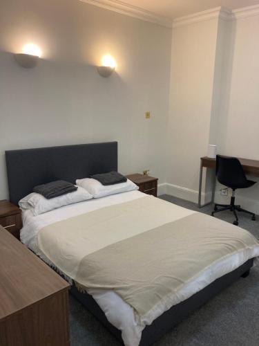 Oxford Street Two Bed Apartment - Tap to explore photos