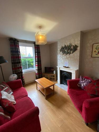 Nice 3 Bedroom House Ealing - Tap to explore photos