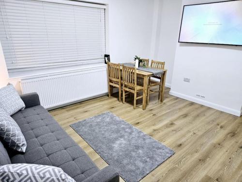 Wonderful Apartment in Wembley - Tap to explore photos