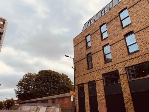 Spacious 3 Bed City Apartment with Terrace