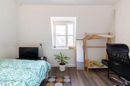 Private bedroom in London Euston - Tap to explore photos