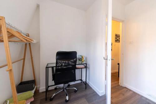 Private bedroom in London Euston - Tap to explore photos
