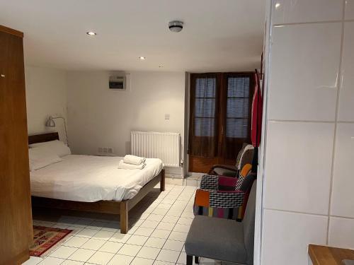 Stay in Bloomsbury - Tap to explore photos