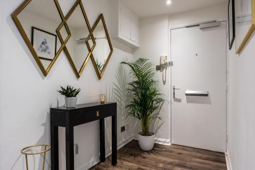 Nino Properties Kings cross - Tap to explore photos