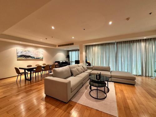 Private Penthouse in Central Sukhumvit - Tap to explore photos