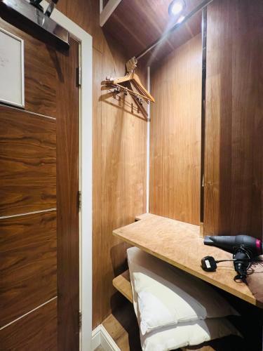Private Room@LeicesterSquare in a Shared Flat - Tap to explore photos