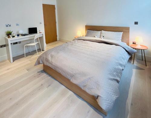 Private Room@LeicesterSquare in a Shared Flat - Tap to explore photos