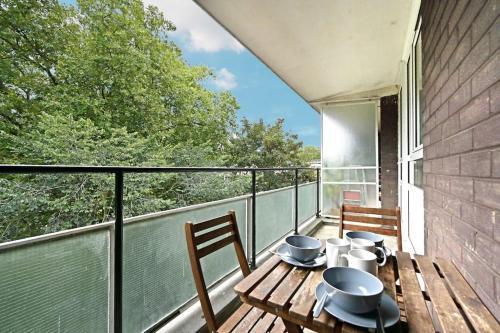 Regents Park- UCL, Apartment with Balcony - Tap to explore photos