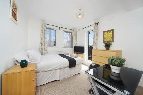 Stunning 4-Bed Apartment - Tap to explore photos