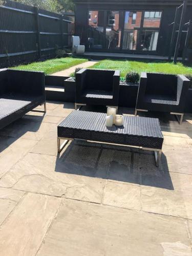Stunning Modern Large 5 Bed House Willesden - Tap to explore photos