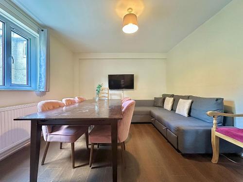 Stay In Edgware Road apartment - Tap to explore photos