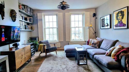 Stylish Apartment in Prime Brixton Location - Tap to explore photos