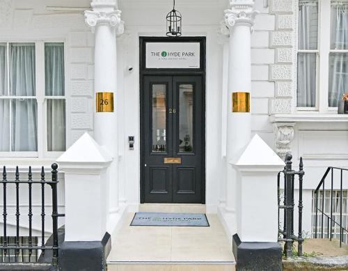 The Chapter Hotels - The J Hyde Park - Tap to explore photos