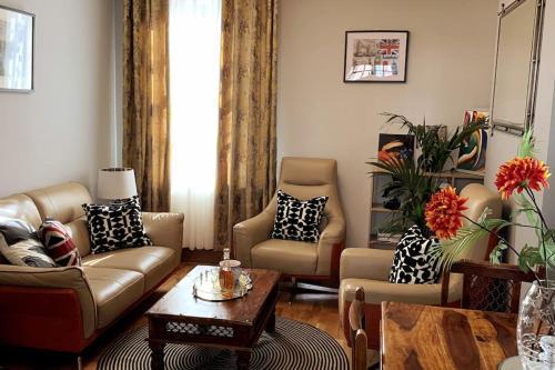 Stylish and Cosy 3 Bedroom Appartment - Tap to explore photos